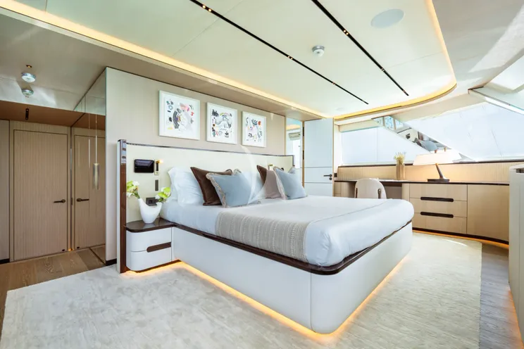 Charter Yacht MIDNIGHT SAGA - Moonen 110 Mustique - 5 Cabins - Cannes - Nice - Antibes - St Tropez - French Riviera - Monaco