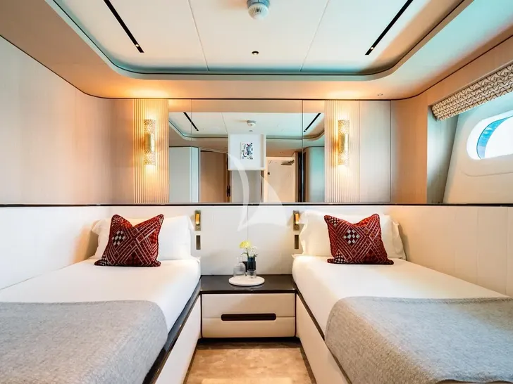 MIDNIGHT SAGA Moonen 110 Mustique - twin cabin 1 MIDNIGHT SAGA Moonen 110 Mustique - twin cabin 1