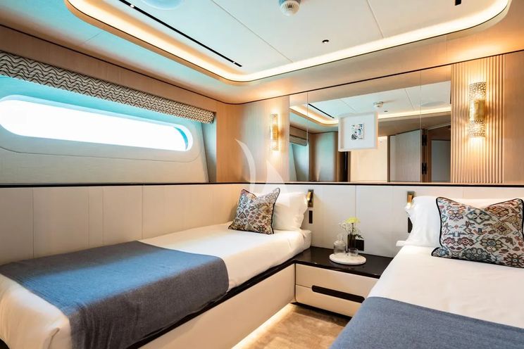 Charter Yacht MIDNIGHT SAGA - Moonen 110 Mustique - 5 Cabins - Cannes - Nice - Antibes - St Tropez - French Riviera - Monaco