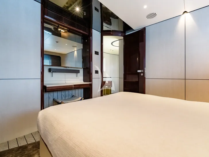 MIKOH Azimut Grande 35m - VIP cabin 2 MIKOH Azimut Grande 35m - VIP cabin 2