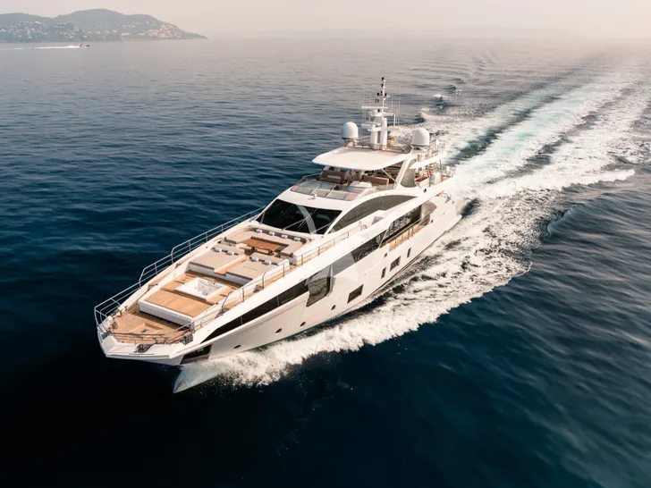 MIKOH Azimut Grande 35m - cruising MIKOH Azimut Grande 35m - cruising