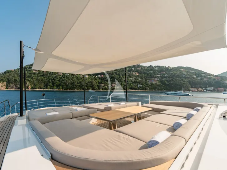 MIKOH Azimut Grande 35m - foredeck lounge MIKOH Azimut Grande 35m - foredeck lounge