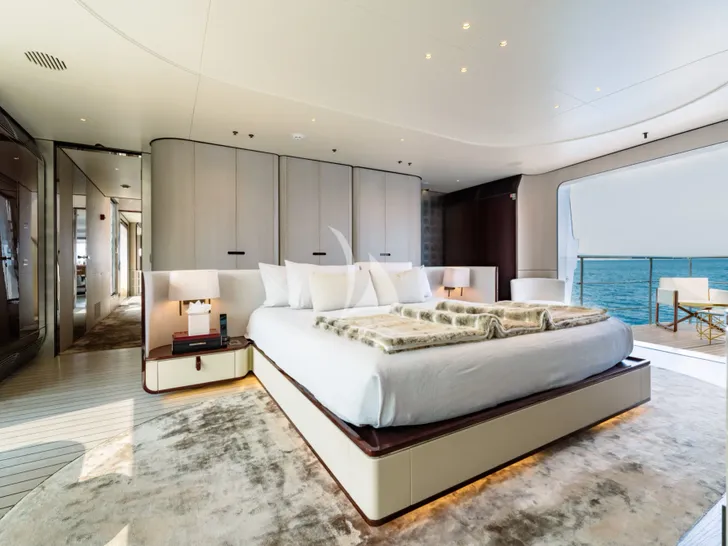 MIKOH Azimut Grande 35m - master cabin MIKOH Azimut Grande 35m - master cabin