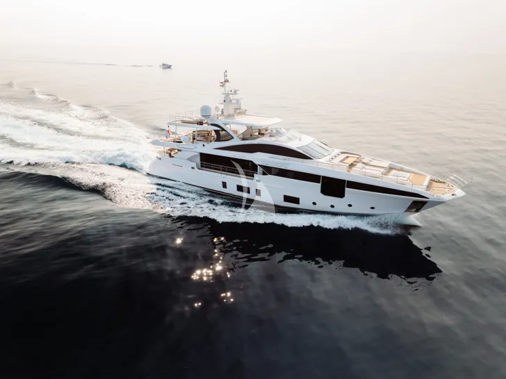 MIKOH Azimut Grande 35m - profile MIKOH Azimut Grande 35m - profile