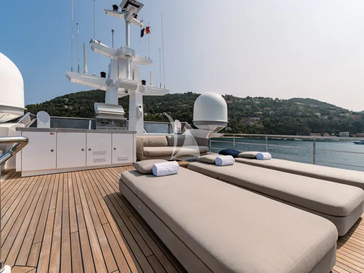 MIKOH Azimut Grande 35m - sun deck sun beds MIKOH Azimut Grande 35m - sun deck sun beds