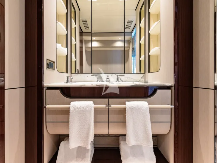 MIKOH Azimut Grande 35m - twin cabin bathroom MIKOH Azimut Grande 35m - twin cabin bathroom