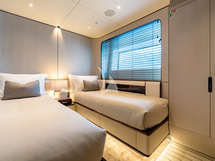MIKOH Azimut Grande 35m - twin cabin MIKOH Azimut Grande 35m - twin cabin