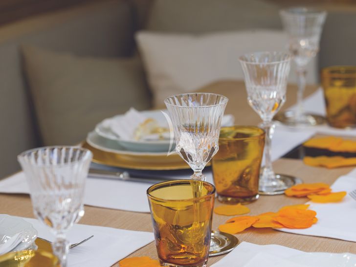 MINDFULNESS Advance Yacht A80 - dining set up MINDFULNESS Advance Yacht A80 - dining set up