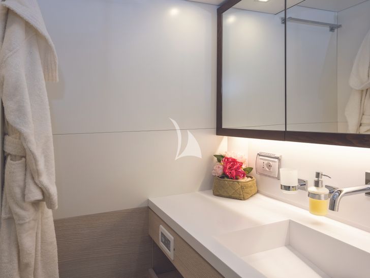 MINDFULNESS Advance Yacht A80 - twin cabin bathroom MINDFULNESS Advance Yacht A80 - twin cabin bathroom