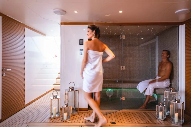 Charter Yacht MINE GAMES - Benetti B.Now 50 - 6 Cabins - Cannes - St Tropez - Nice - Antibes - French Riviera - Monaco