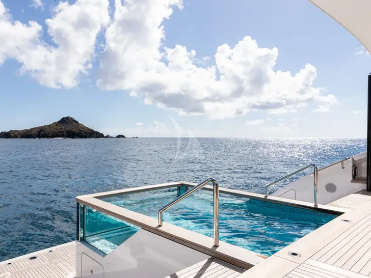 MINE GAMES Benetti B.Now 50 - main aft deck infinity pool MINE GAMES Benetti B.Now 50 - main aft deck infinity pool