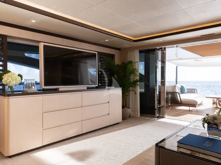 MINE GAMES Benetti B.Now 50 - main saloon TV MINE GAMES Benetti B.Now 50 - main saloon TV