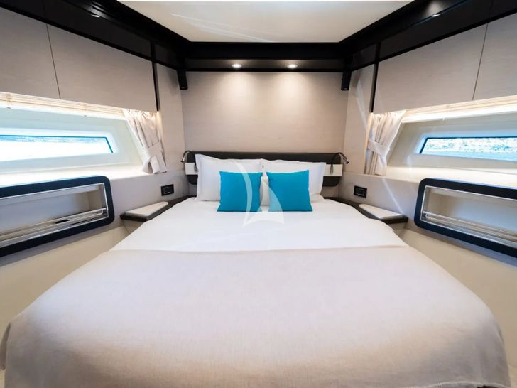 MINEIRA Azimut 72 - VIP cabin MINEIRA Azimut 72 - VIP cabin