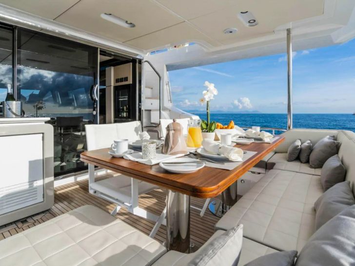 MINEIRA Azimut 72 - alfresco breakfast MINEIRA Azimut 72 - alfresco breakfast