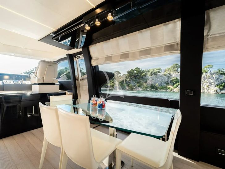 MINEIRA Azimut 72 - main dining area MINEIRA Azimut 72 - main dining area