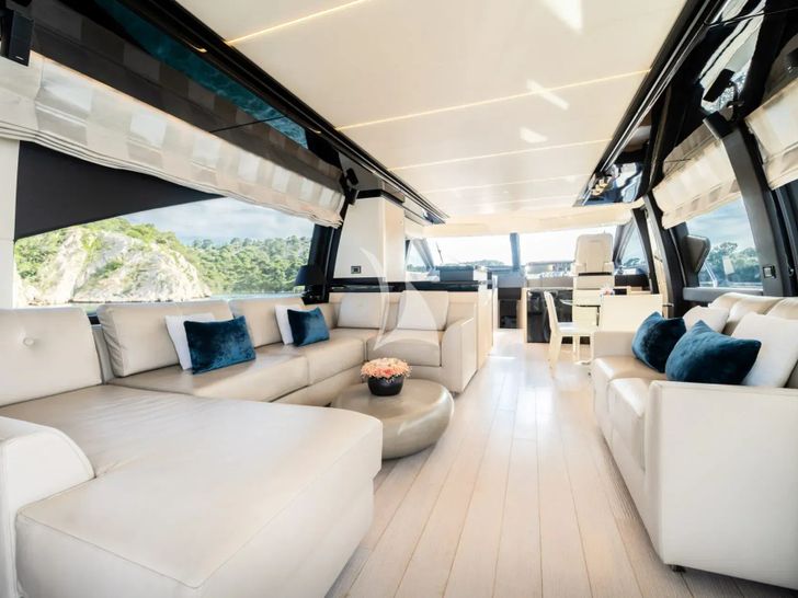 MINEIRA Azimut 72 - main saloon MINEIRA Azimut 72 - main saloon
