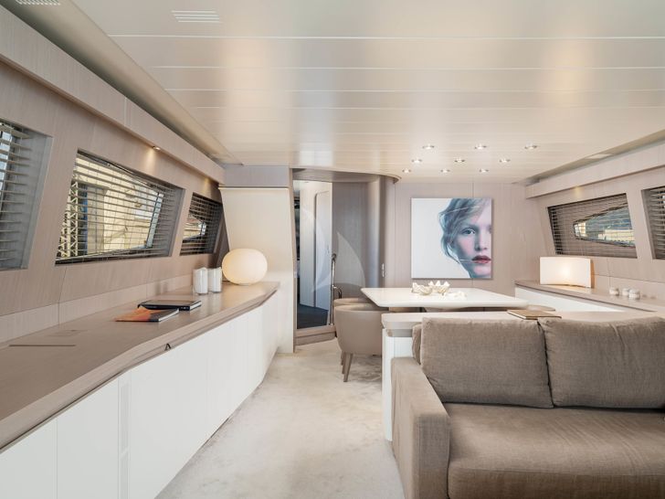 MINOU Canados 86 - saloon seating and dining area MINOU Canados 86 - saloon seating and dining area