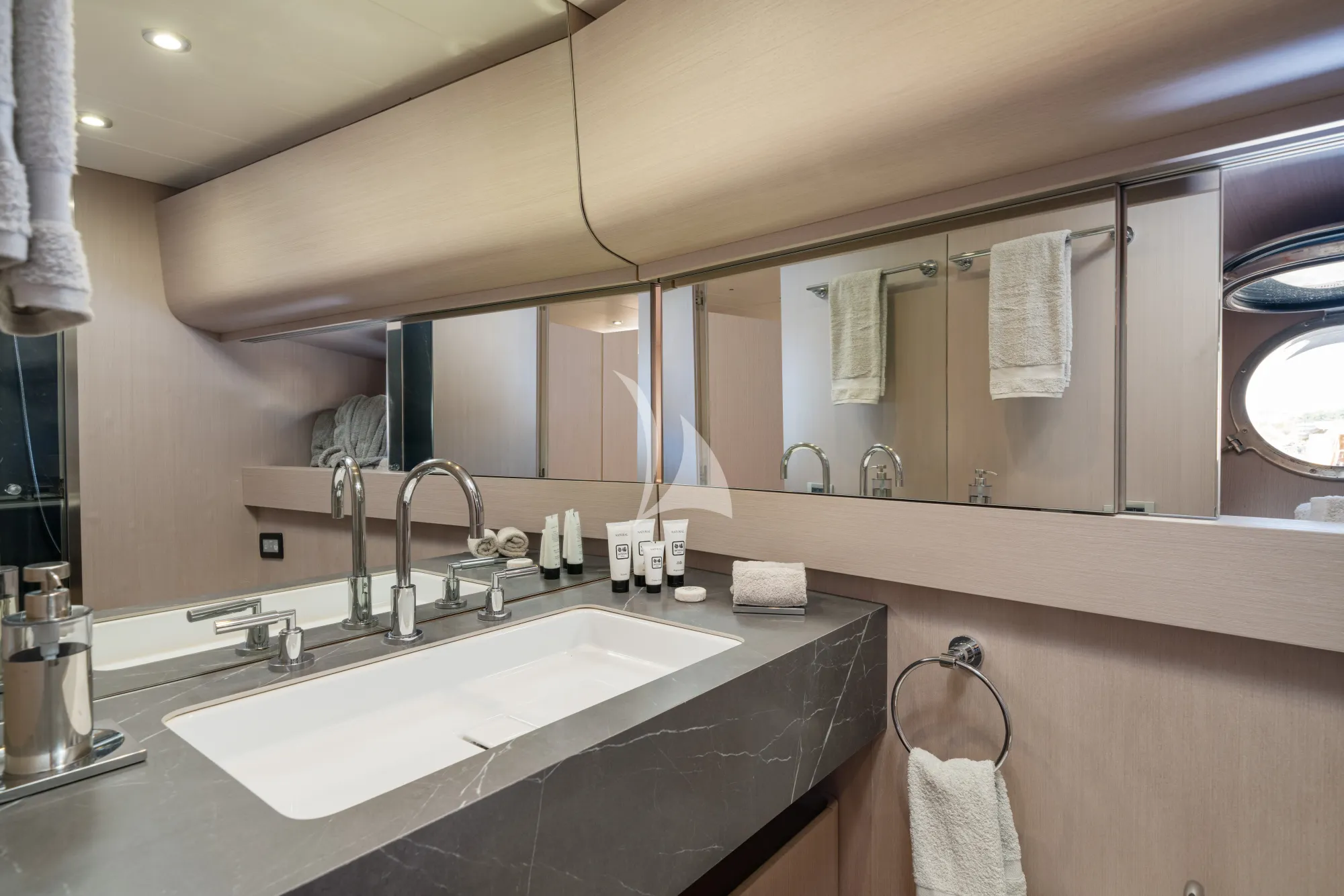 MINOU Canados 86 - VIP cabin 2 bathroom