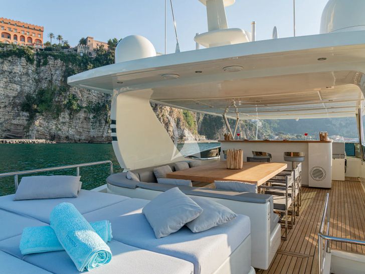 MINOU Canados 86 - flybridge MINOU Canados 86 - flybridge