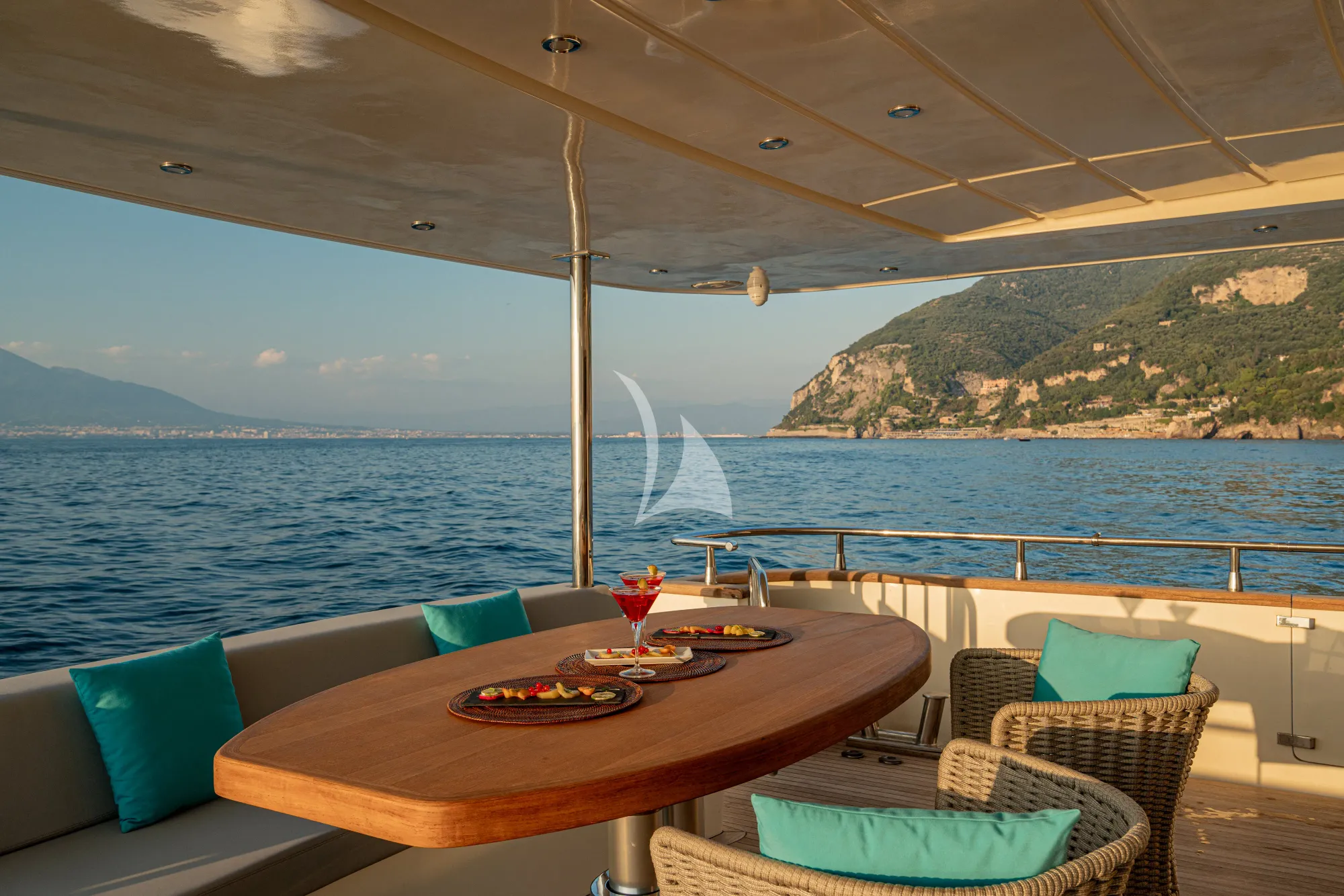MINOU Canados 86 - main aft deck lounge and alfresco dining area