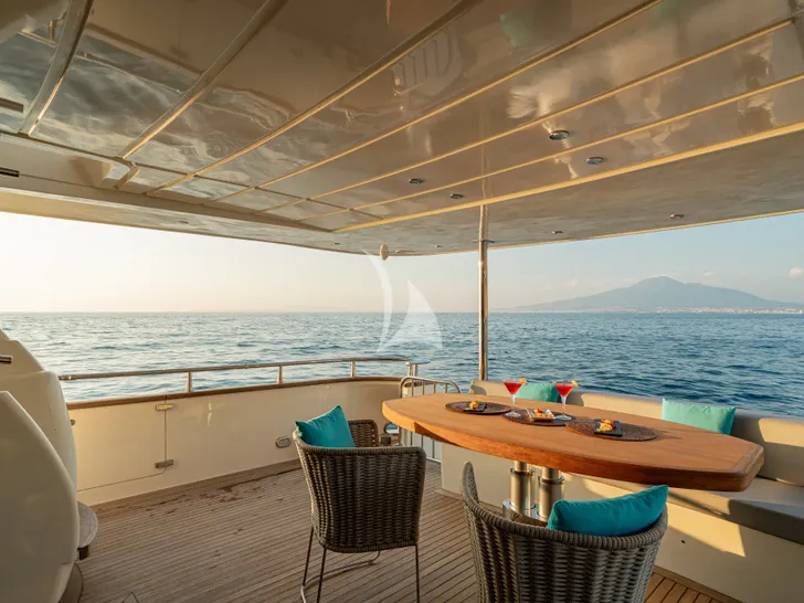 MINOU Canados 86 - main aft deck MINOU Canados 86 - main aft deck