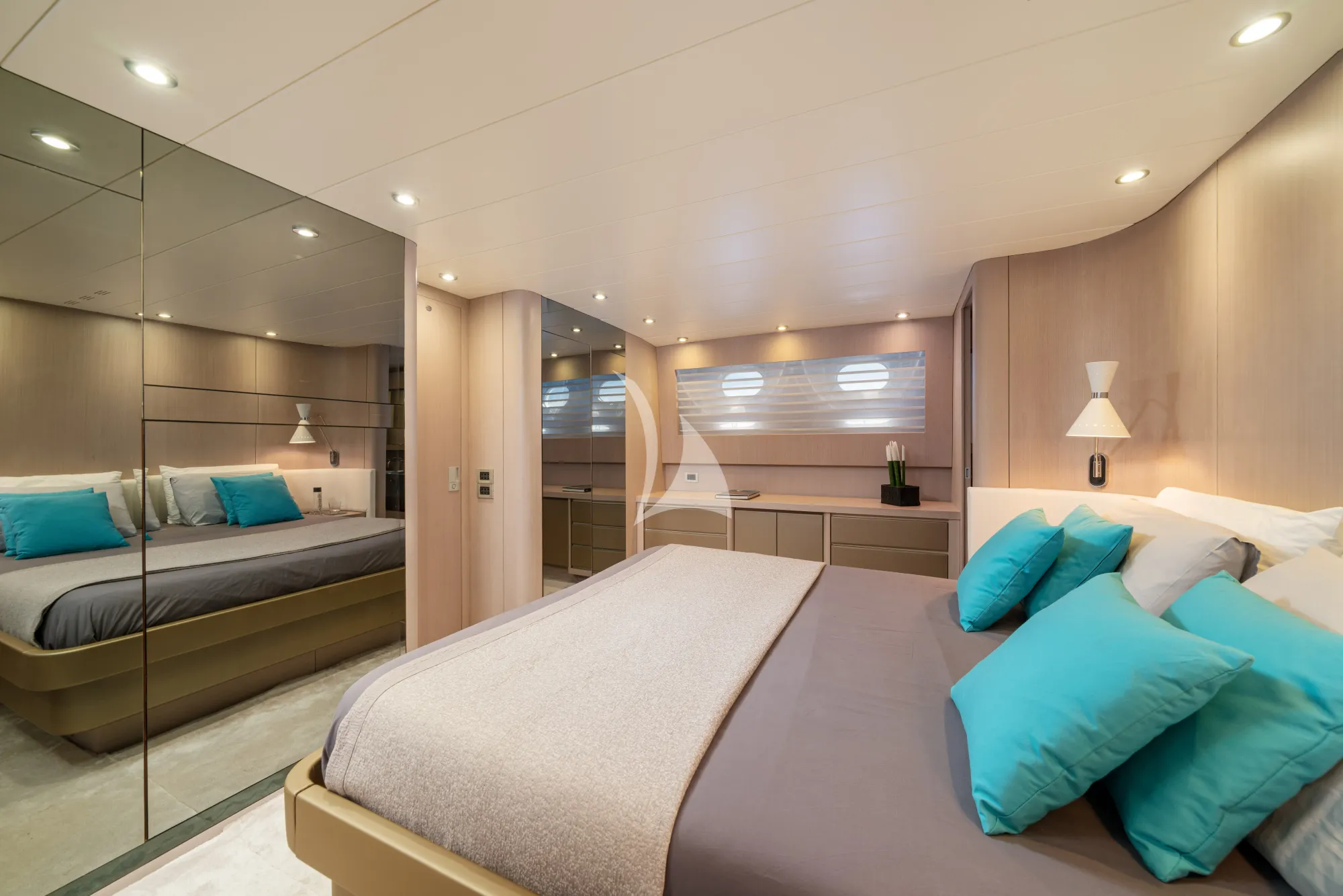 MINOU Canados 86 - master cabin bed