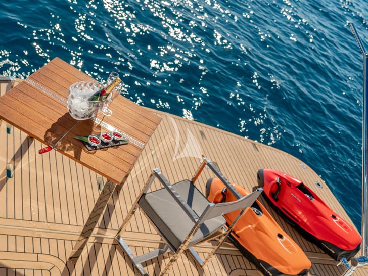 MINOU Canados 86 - swim platfrom with the sea bobs MINOU Canados 86 - swim platfrom with the sea bobs