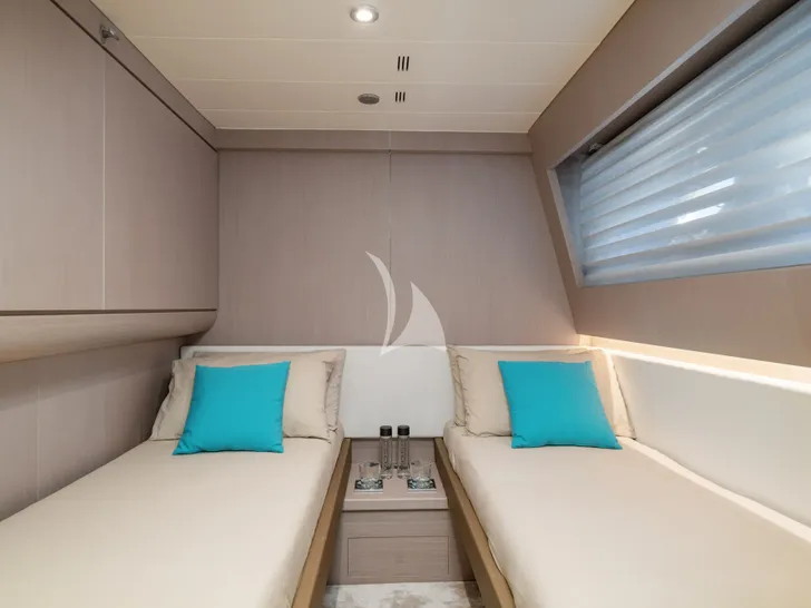 MINOU Canados 86 - twin cabin MINOU Canados 86 - twin cabin