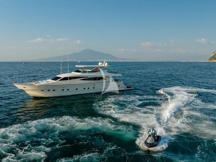 MINOU Canados 86 - with the jet ski MINOU Canados 86 - with the jet ski