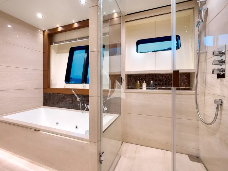 MIRAGE IV Princess 40m - VIP cabin 1 bathroom MIRAGE IV Princess 40m - VIP cabin 1 bathroom