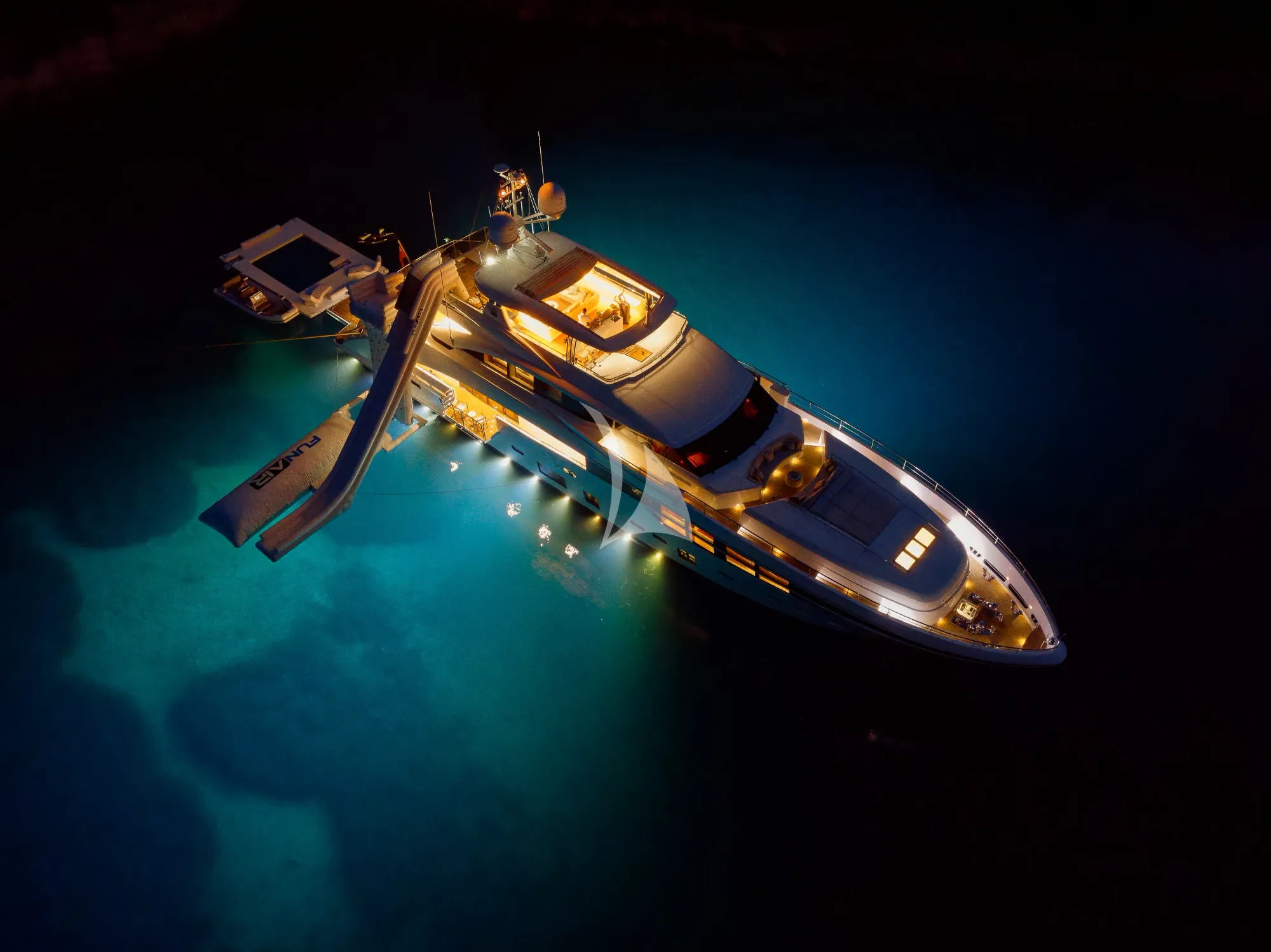 MIRAGE IV Princess 40m - aerial shot at night