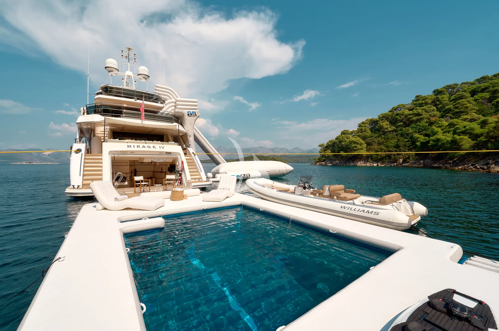 MIRAGE IV Princess 40m - anti jellyfish pool