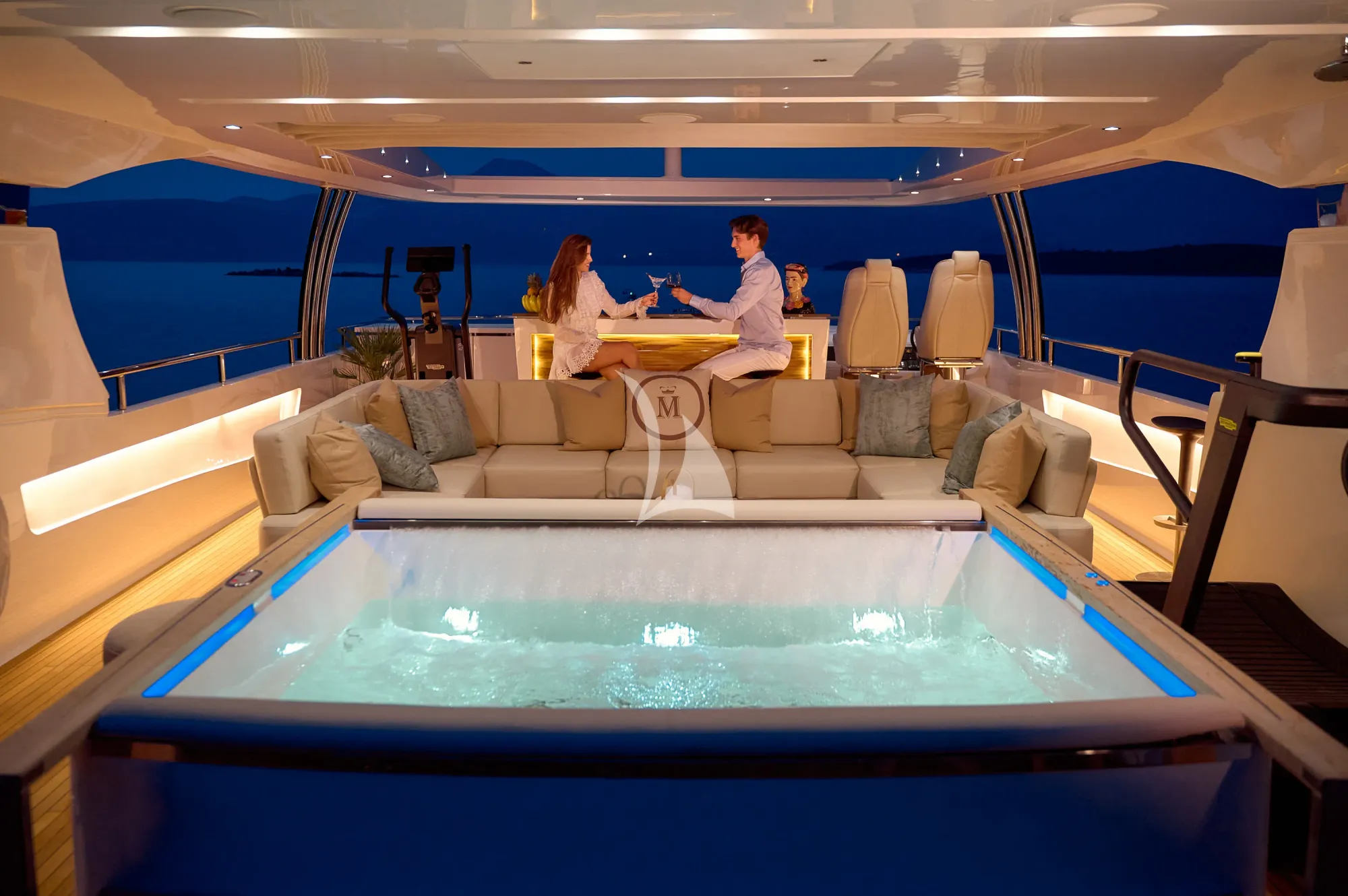 MIRAGE IV Princess 40m - sundeck jacuzzi and bar