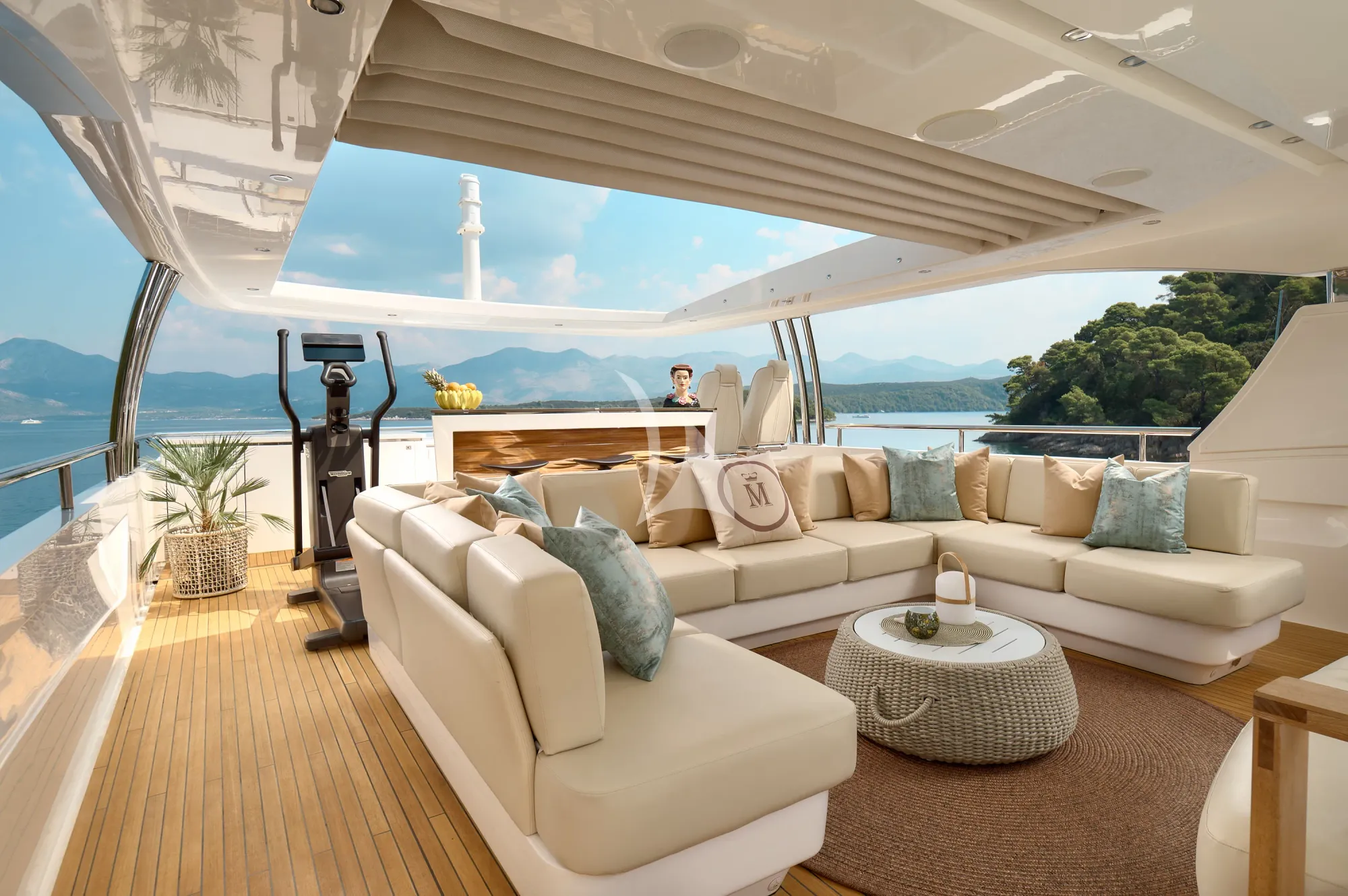 MIRAGE IV Princess 40m - sundeck lounge