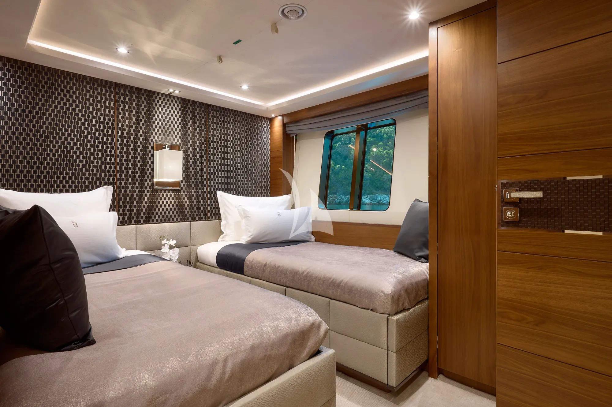 MIRAGE IV Princess 40m - twin cabin