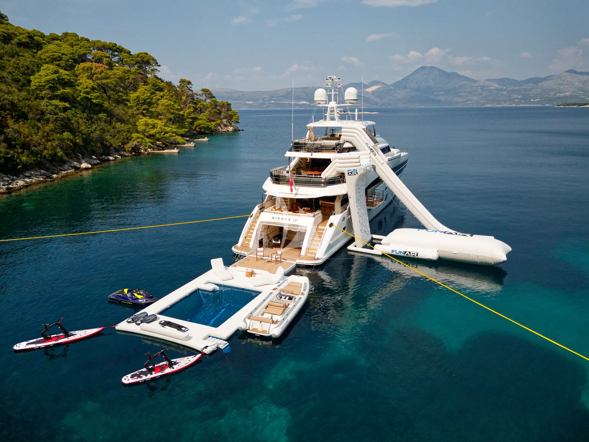 MIRAGE IV Princess 40m - with the water toys