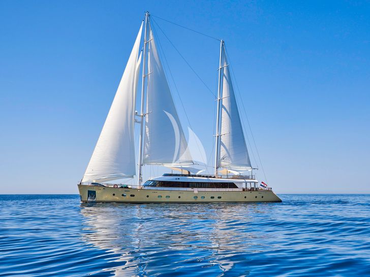 MARALLURE Custom Sailing Yacht 41m main profile