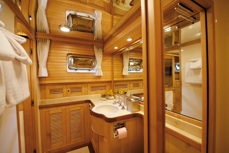 Charter Yacht MISS KULANI - 4 Cabins - Tahiti - Bora Bora - South Pacific