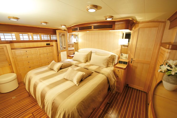 Charter Yacht MISS KULANI - 4 Cabins - Tahiti - Bora Bora - South Pacific