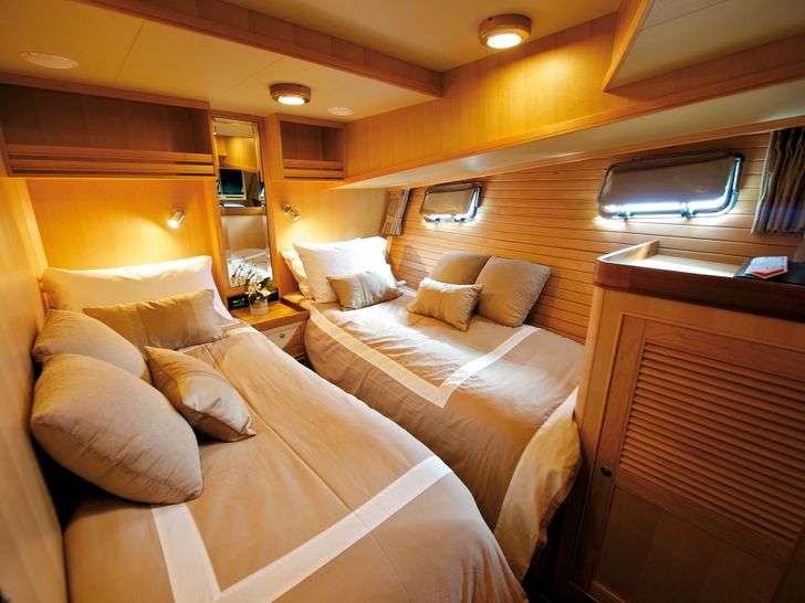 MISS KULANI Marlow Explorer Yacht Twin Cabin MISS KULANI Marlow Explorer Yacht Twin Cabin