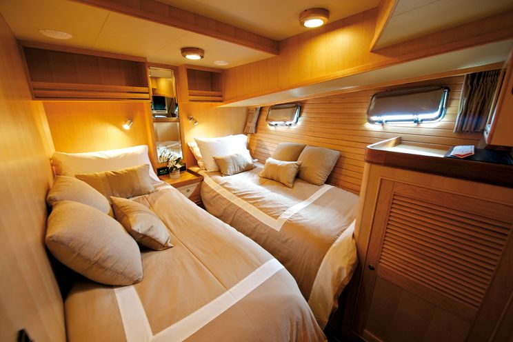 Charter Yacht MISS KULANI - 4 Cabins - Tahiti - Bora Bora - South Pacific