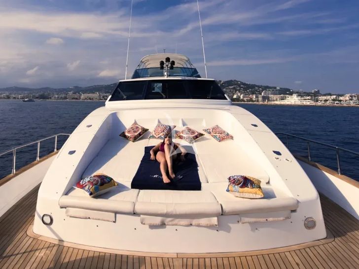 MISS CANDY Versilcraft 30m - foredeck MISS CANDY Versilcraft 30m - foredeck
