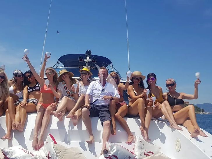 MISS CANDY Versilcraft 30m - guests having fun MISS CANDY Versilcraft 30m - guests having fun
