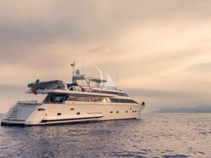 MISS CANDY - Versilcraft 30m - 4 Cabins - Cannes - Monaco - St Tropez - Nice - French Riviera MISS CANDY - Versilcraft 30m - 4 Cabins - Cannes - Monaco - St Tropez - Nice - French Riviera
