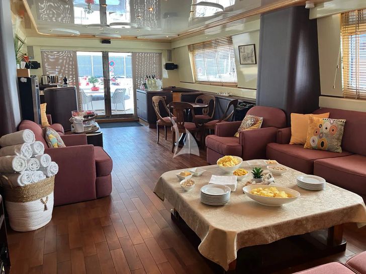 MISS CANDY Versilcraft 30m - saloon seating MISS CANDY Versilcraft 30m - saloon seating