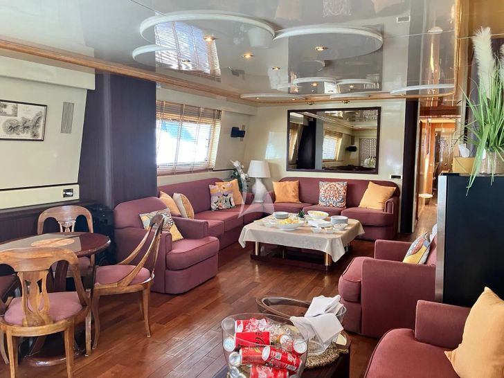 MISS CANDY Versilcraft 30m - saloon MISS CANDY Versilcraft 30m - saloon