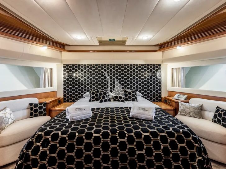 MISS KATARIINA Ferretti 880 - VIP cabin bed MISS KATARIINA Ferretti 880 - VIP cabin bed