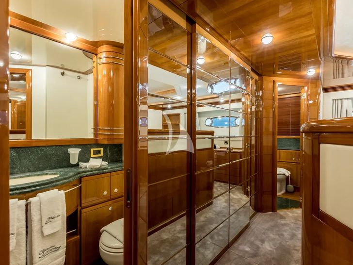 MISS KATARIINA Ferretti 880 - master cabin bathroom MISS KATARIINA Ferretti 880 - master cabin bathroom
