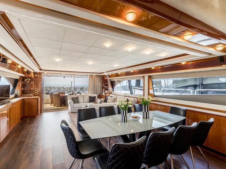MISS KATARIINA Ferretti 880 - saloon seating and dining MISS KATARIINA Ferretti 880 - saloon seating and dining