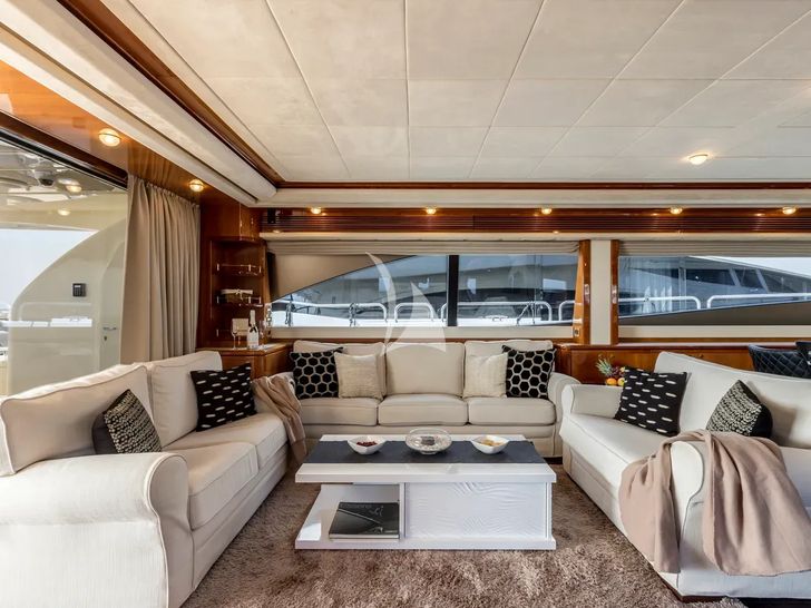 MISS KATARIINA Ferretti 880 - saloon seating MISS KATARIINA Ferretti 880 - saloon seating